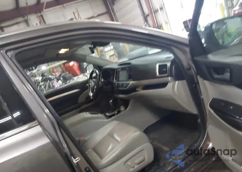 2019 Toyota Highlander Xle from USA, damaged, VIN 5TDJZRFH7KS572663